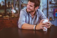Overhemd en nette jeans de perfecte casual chic outfit voor mannen