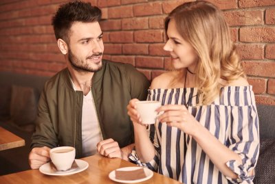 Naar links vegen: eerste date missers pas die je moet vermijden