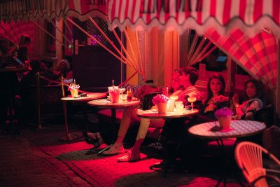 Je borrel begint steeds vroeger en dat is bewust